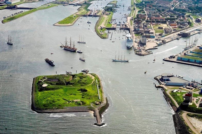 Sfeerbeeld van Vergaderfort op een eiland (Forteiland IJmuiden)